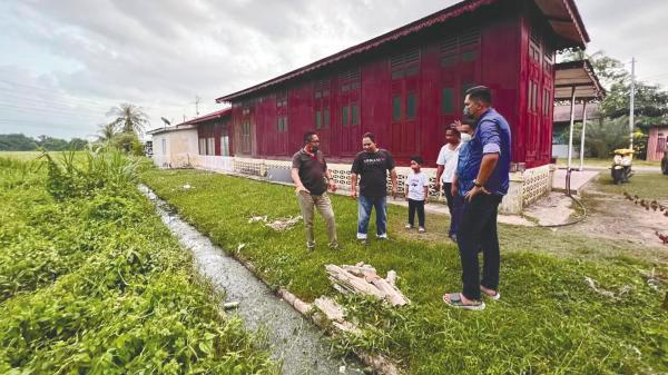 Muhammad Akmal getting a first-hand look at a problem faced by his constituents.