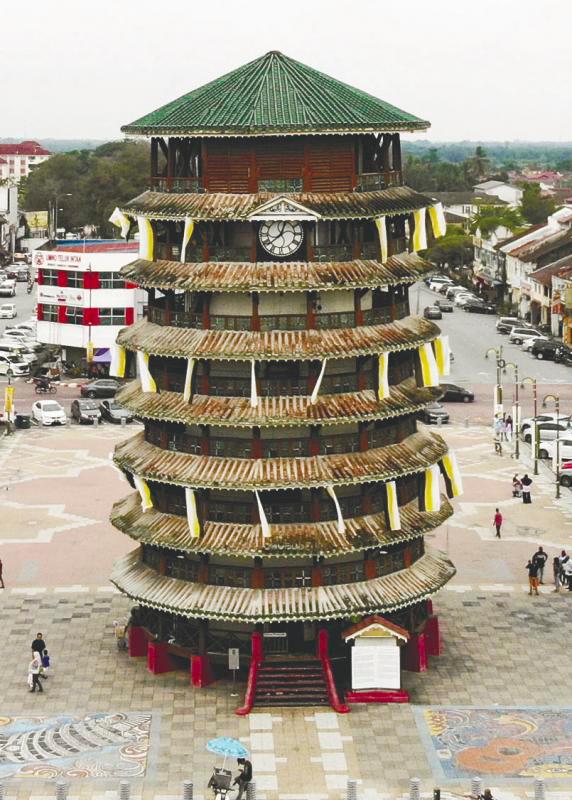 $!The Iconic leaning tower of Teluk Intan that draws tourists to the town.