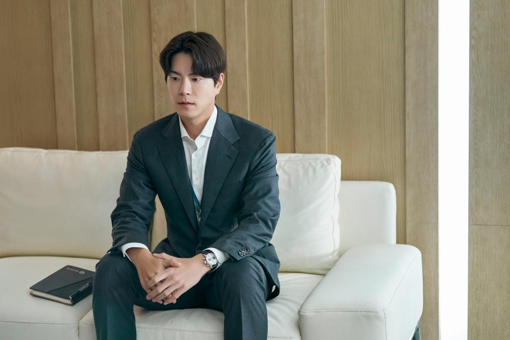 $!Hong Jong-hyun plays Ryu Jae-min in his first office drama.