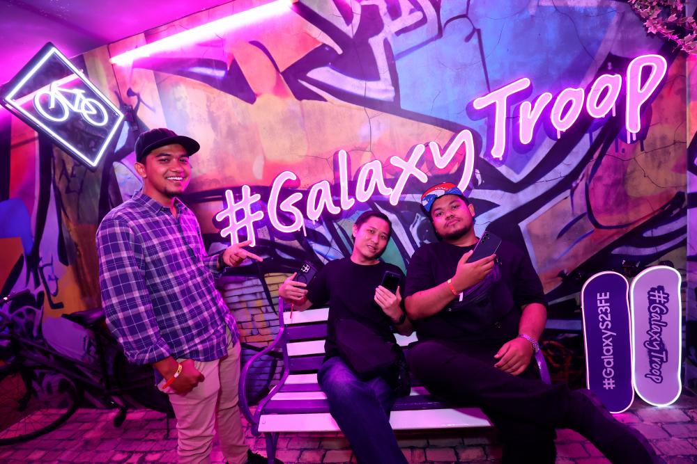 The nightography alley was a perfect place to be photographed. $!The nightography alley was a perfect place to be photographed.