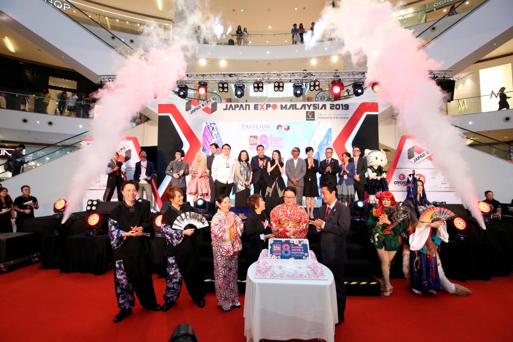 $!Cake cutting ceremony in celebration of Tokyo Street’s 8th Anniversary during the launch of JEMY 2019