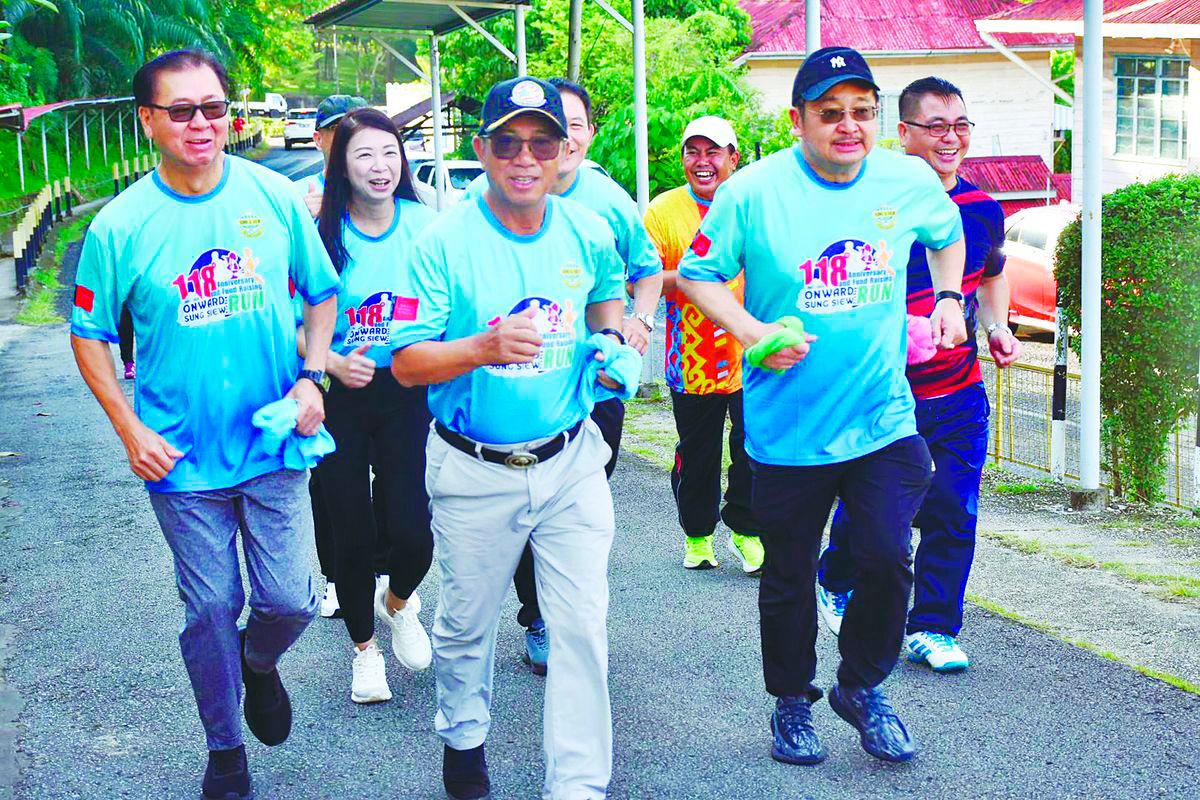 Joachim (centre) leads runners at the Onward Sung Siew Run