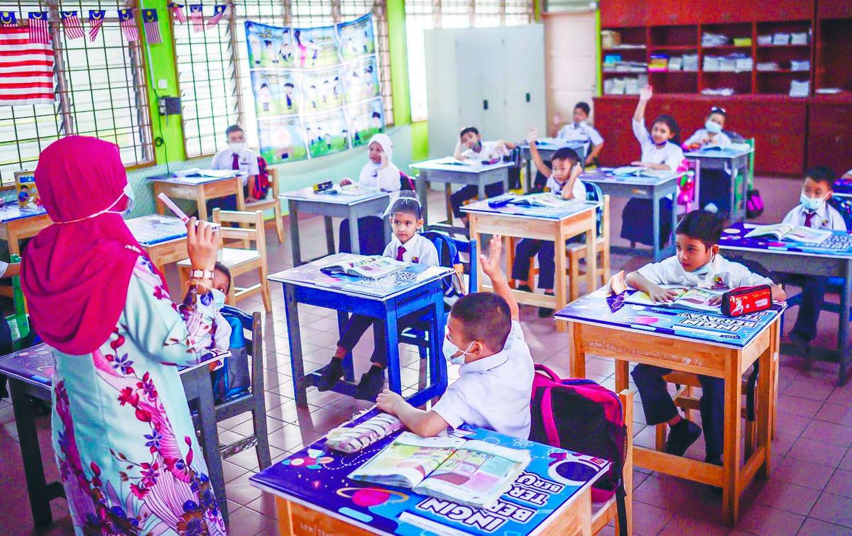 Encourage schools, universities and districts to trial new teaching methods, digital tools and alternative assessment models. – ADIB RAWI YAHYA/THESUN