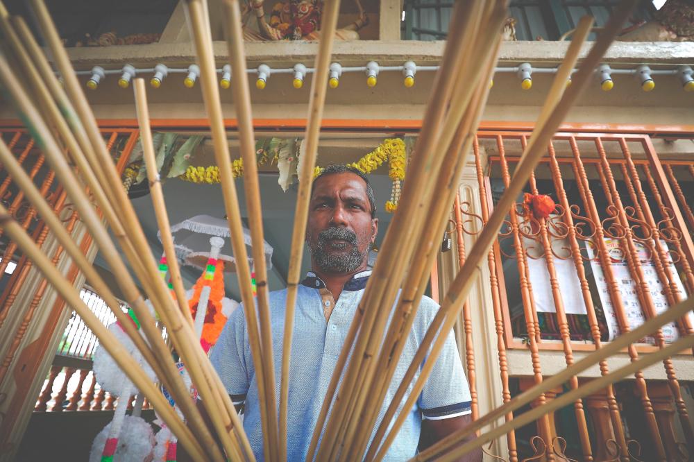 $!Beside plain woods, he also used steel, paper and rattan to design kavadi.