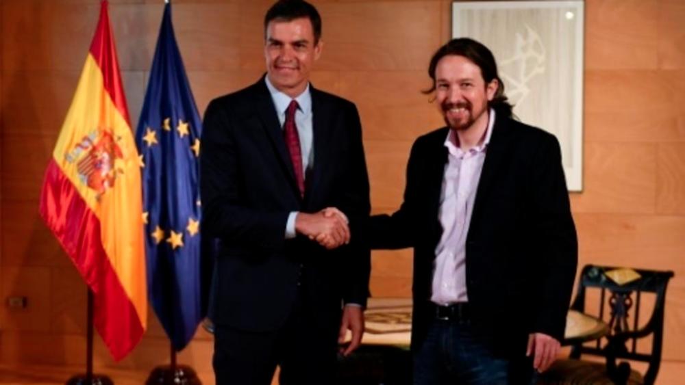 Spanish Prime Minister Pedro Sanchez (left) says a government that includes far-left Podemos leader Pablo Iglesias (right) “would be paralysed”. — AFP