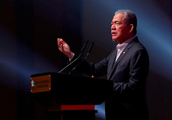 Datuk Seri Fadillah Yusof –Bernamapix