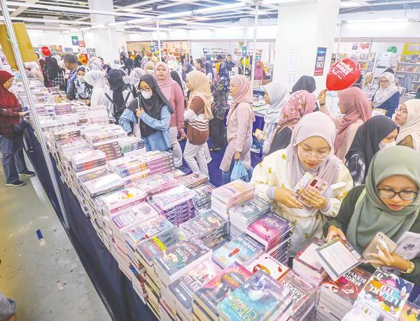Syazrul Aqram said with public support, physical bookstores could remain resilient and leverage their traditional strengths to remain a significant player in the industry.–theSunpix