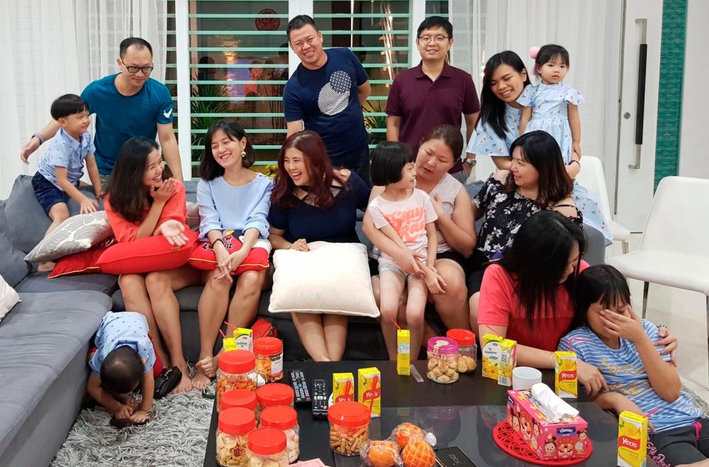 Lee and her family during last year’s festive celebration in Segamat. – PICTURE COURTESY OF JESS LEE $!Lee and her family during last year’s festive celebration in Segamat. – PICTURE COURTESY OF JESS LEE
