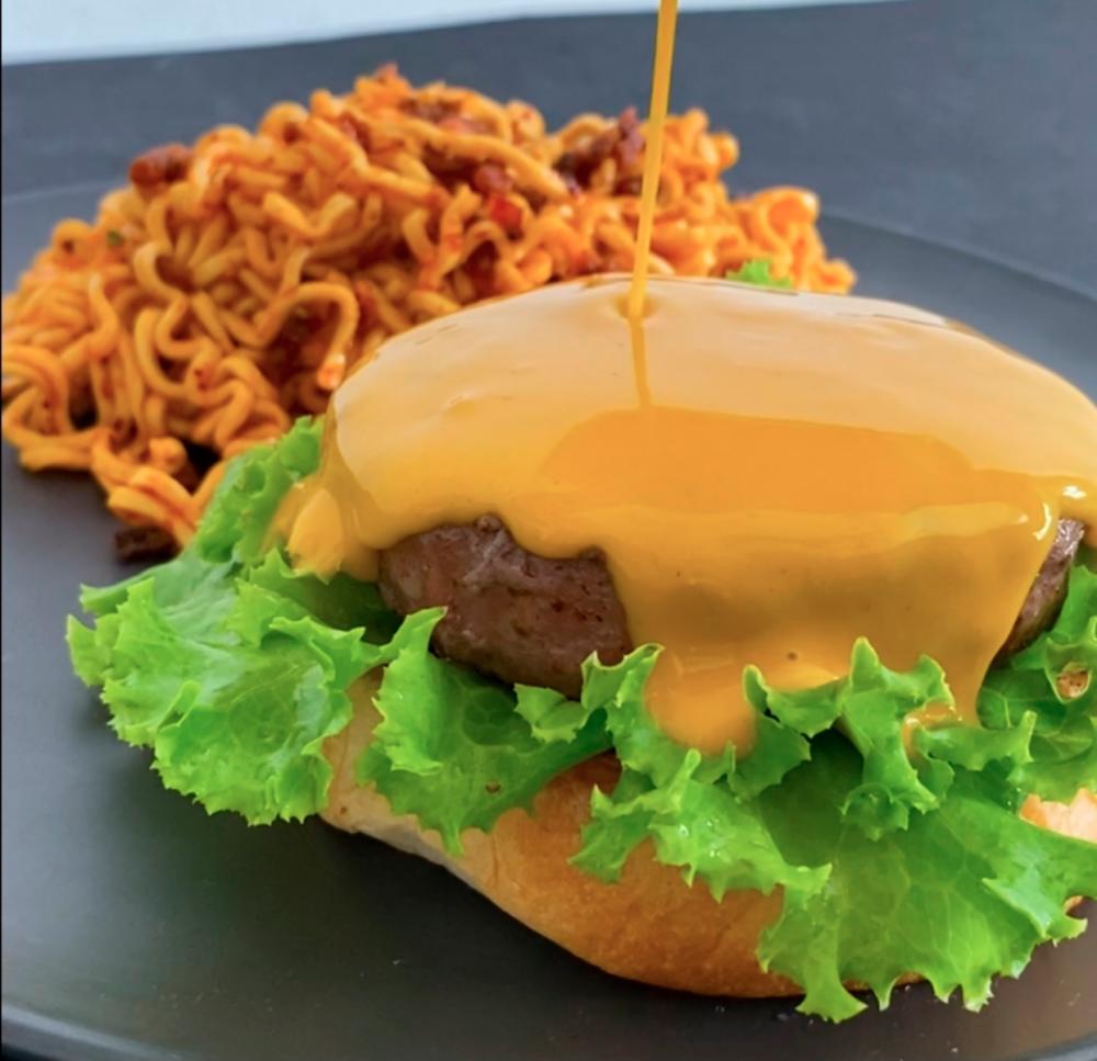 $!Cheezy wagyu burger. – PICTURE COURTESY OF MUHAMMAD ANIQ ZULFADHLY MOHD HATTA