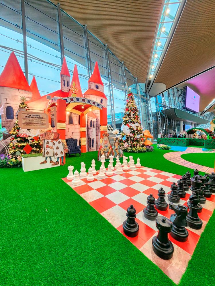 $!KLIA taps into Alice in Wonderland for its festive theme.