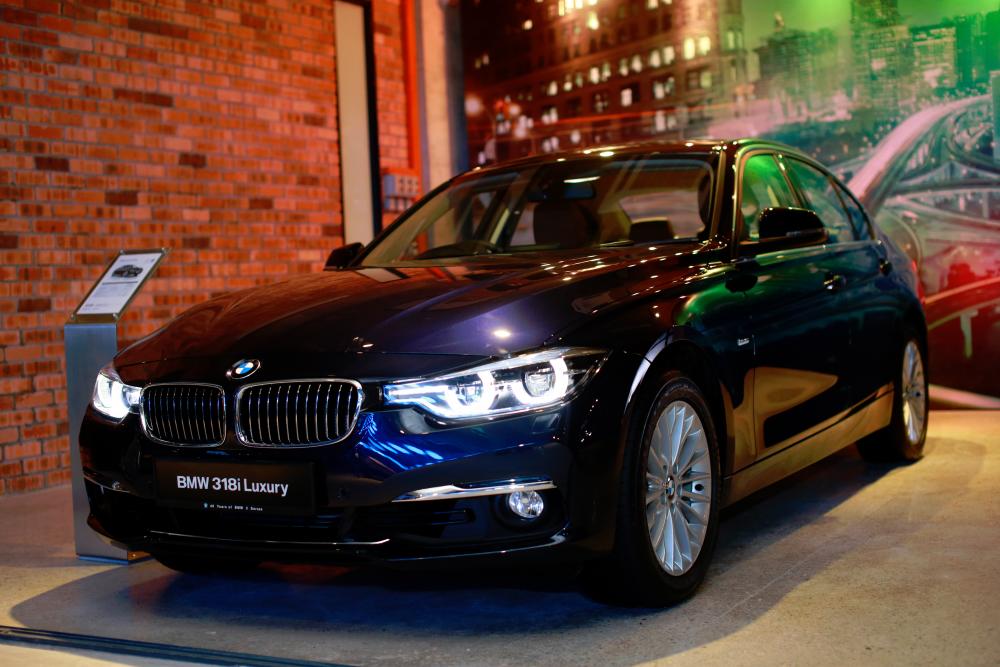 $!BMW 318i Luxury.
