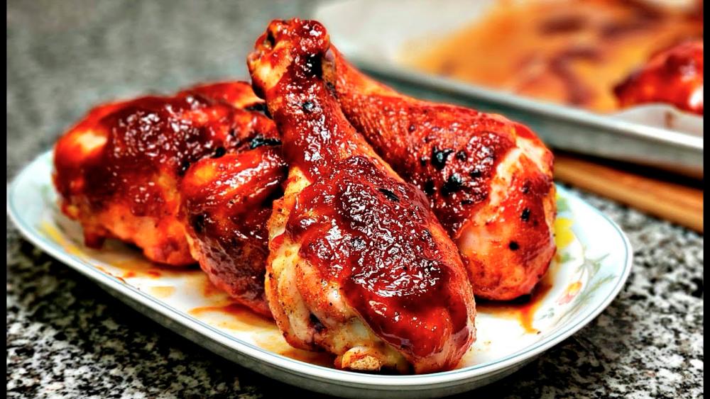 $!BBQ sauce brings a tangy and smoky flavour contrast to the fried chicken. – PIC FROM YOUTUBE @SIMPLYMAMA