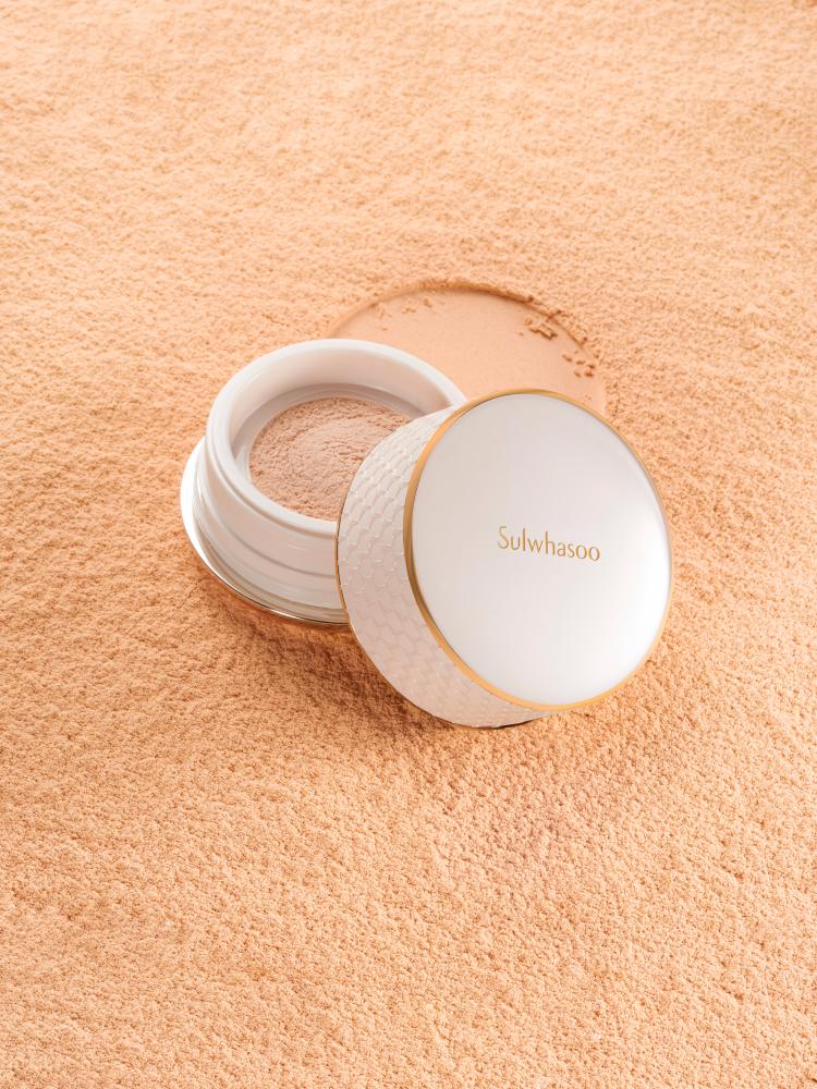 $!The Sulwhasoo Perfecting Powder comes in three shades. – COURTESY OF SULWHASOO MALAYSIA