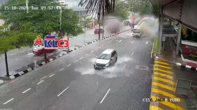 Heavy downpour cripples KL traffic, 11 roads identified as worst hit by flash floods