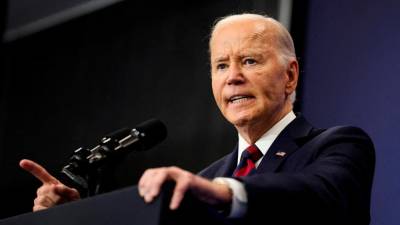 Biden, Trump send different Christmas messages