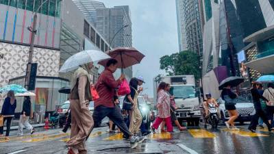 High-intensity squall line brings thunderstorms, heavy rain, causing flooding in KL