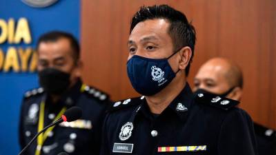 Penang cops nab six suspected mule account holders