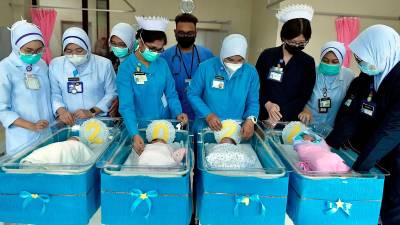Malaysia records lowest live births since 1980 with 414,918 in 2024