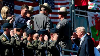 Trump signs order ensuring US military pay during government shutdown