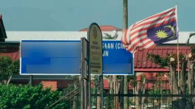 Lukut assemblyman clarifies upside down Jalur Gemilang incident