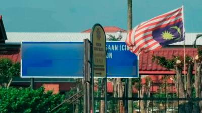 Individu OKU pasang Jalur Gemilang terbalik di sekolah Port Dickson