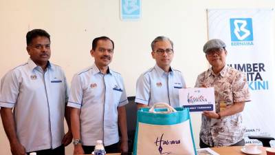 Veteran journalist receives aid from Kasih@HAWANA Fund after Sabah landslide
