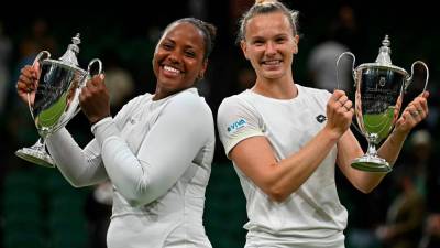 Tennis-American Townsend wins Wimbledon doubles crown alongside Siniakova