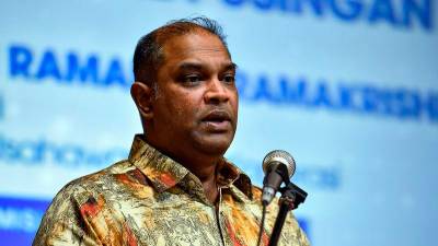 Ramanan gives RM100,000 aid to Sungai Buloh flood victims, tahfiz centre