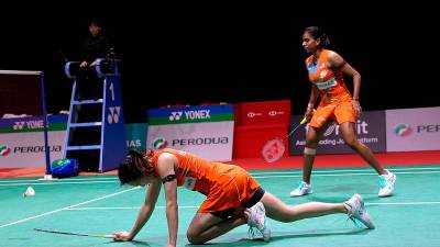 Pearly-Thinaah crash out in semi-finals