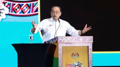 Anwar: Fiscal deficit cut gradually to ease debt burden