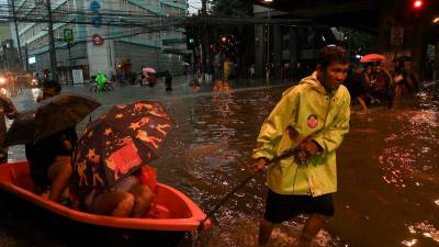 Thousands evacuate Philippine coast as tropical storm approaches