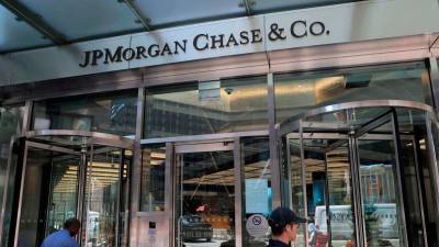 JPMorgan and Goldman Sachs maintain China presence amid US tensions