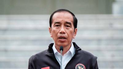 Jokowi distributes rice aid directly to families in Yogyakarta