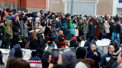 Thousands attend Navalny funeral as Kremlin warns against protests