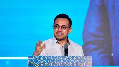 Sim donates RM90,000 to mosques in Permatang Pauh