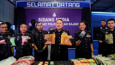 Police detain couple, seize pistol, drugs worth RM4.73m