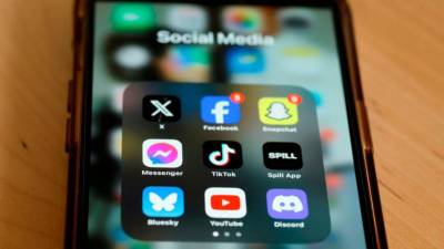 Australian eyes $30m fine for social media flouting under-16s ban