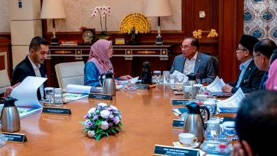 PM Anwar cadang bina sekolah menegak di residensi aman MADANI