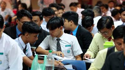 Sarawak leaders call for public caning return in schools