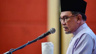 PM Anwar extends donation to ex-electrical engineer