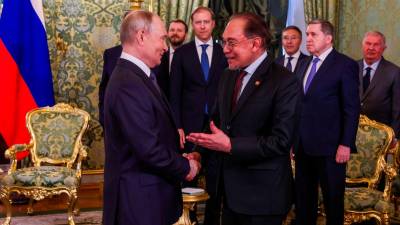 Anwar raises MH17 issue with Putin during Moscow visit
