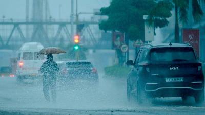 Schools shut as heavy storm approaches India coast