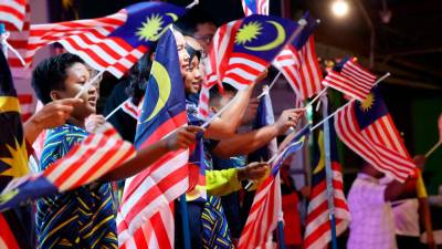 Let’s fly the Jalur Gemilang, a sign of love for the nation!