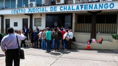 Hundreds of Venezuelans deported to El Salvador have right to challenge detention, US judge rules