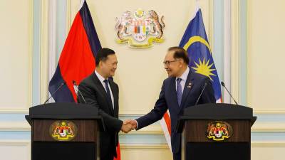 Cambodia PM pledges closer cooperation with Malaysia for regional peace