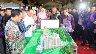 PM Anwar urges faster construction of Kota MADANI project