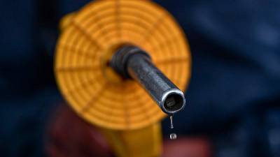 Johor probes foreign car filling RON95 petrol into plastic container