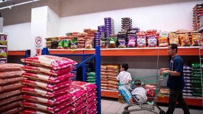 Millers allegedly hoarding local white rice to enforce new payment terms, claims Mydin MD