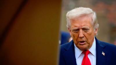 Trump applauds Kimmel suspension and threatens broadcaster licenses