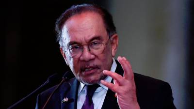 PM Anwar issues stern warning to Tiong, MOTAC over alcohol issue